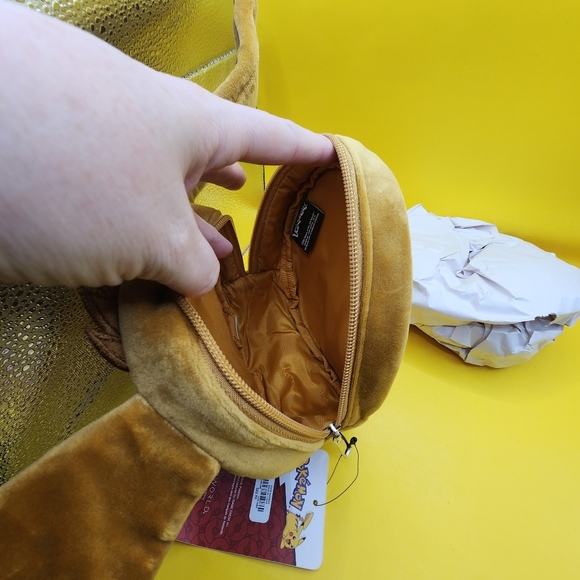 New Pokemon Eevee 3D Velvet Plush Cosmetic Makeup Bag Clutch Purse Nintendo 2024 - Picture 9 of 10